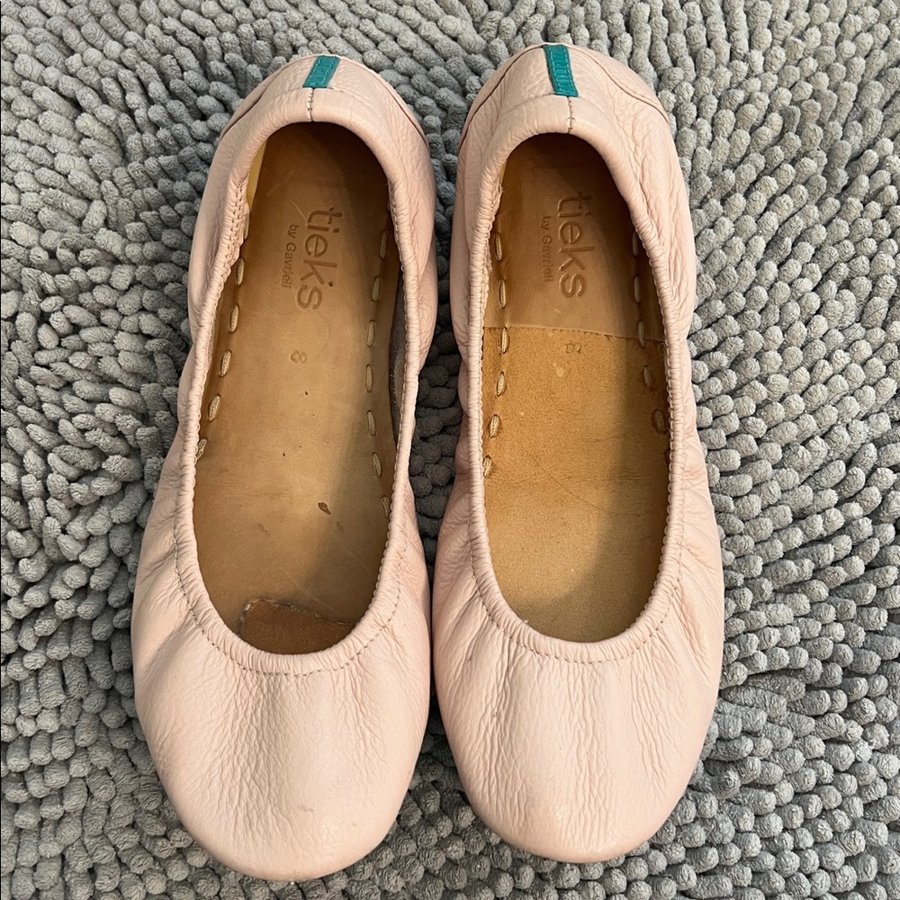 Tieks Size 8 Blush Leather Ballet Flats with Teal Sole